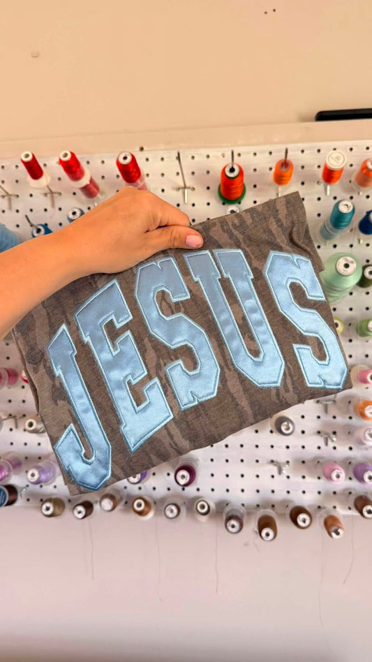 JESUS MOSSY OAK TEE