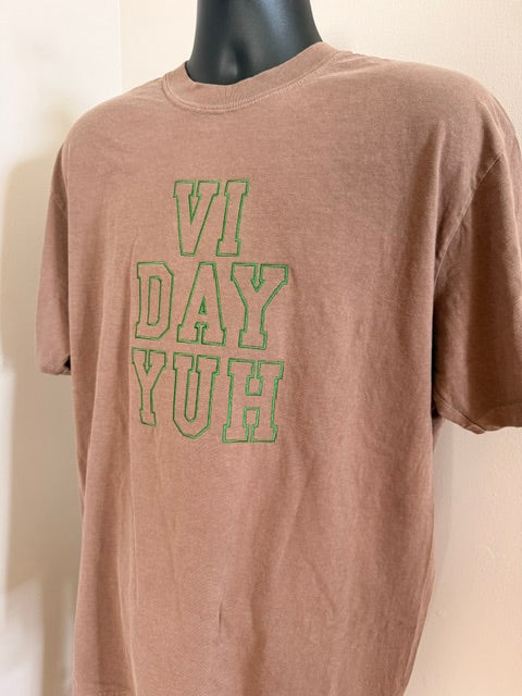 Brown Men's "Vi Day Yuh" Tee